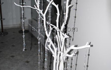 Арт-инсталляция «Хрустальное дерево» для оформления витрины (Новогодние арт-композиции для оформления витрины)