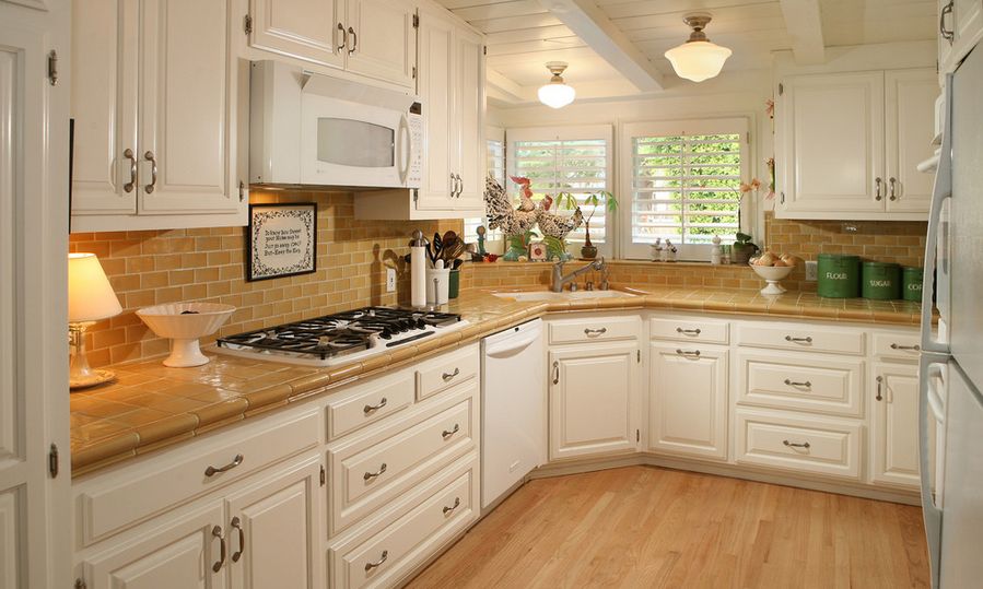 Corner kitchen layout with tiles on countertop