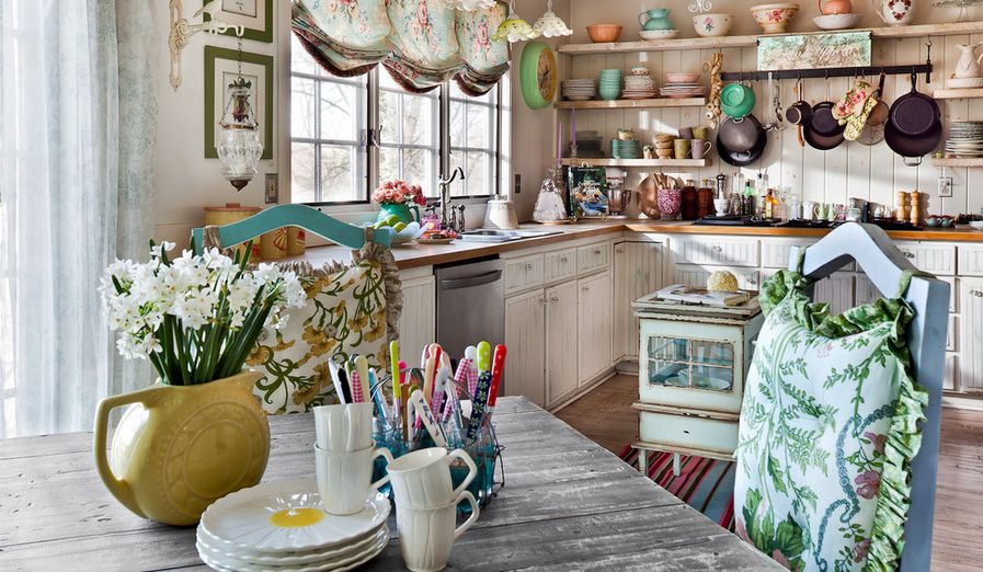Mixing old and new for shabby kitchen