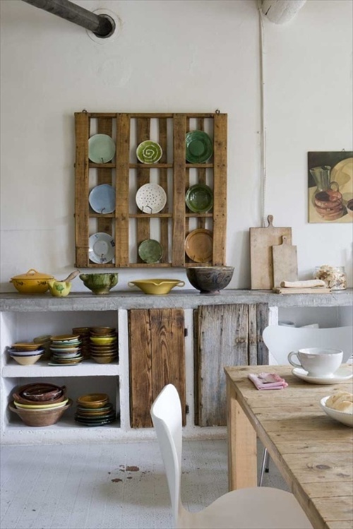 Shabby chic kitchen with pallet on wall