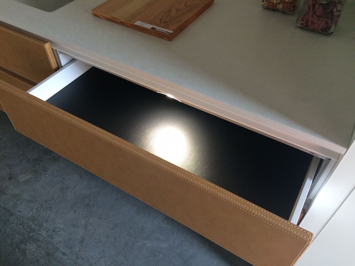 Drawers with leather for Kitchen