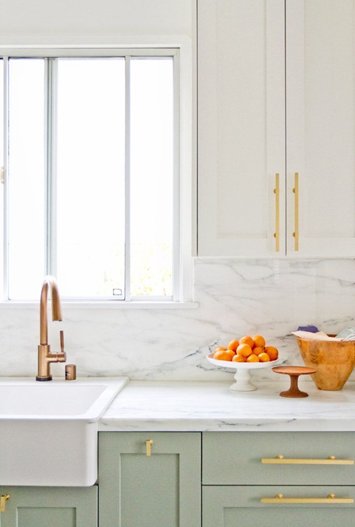 White and gold kitchen color scheme