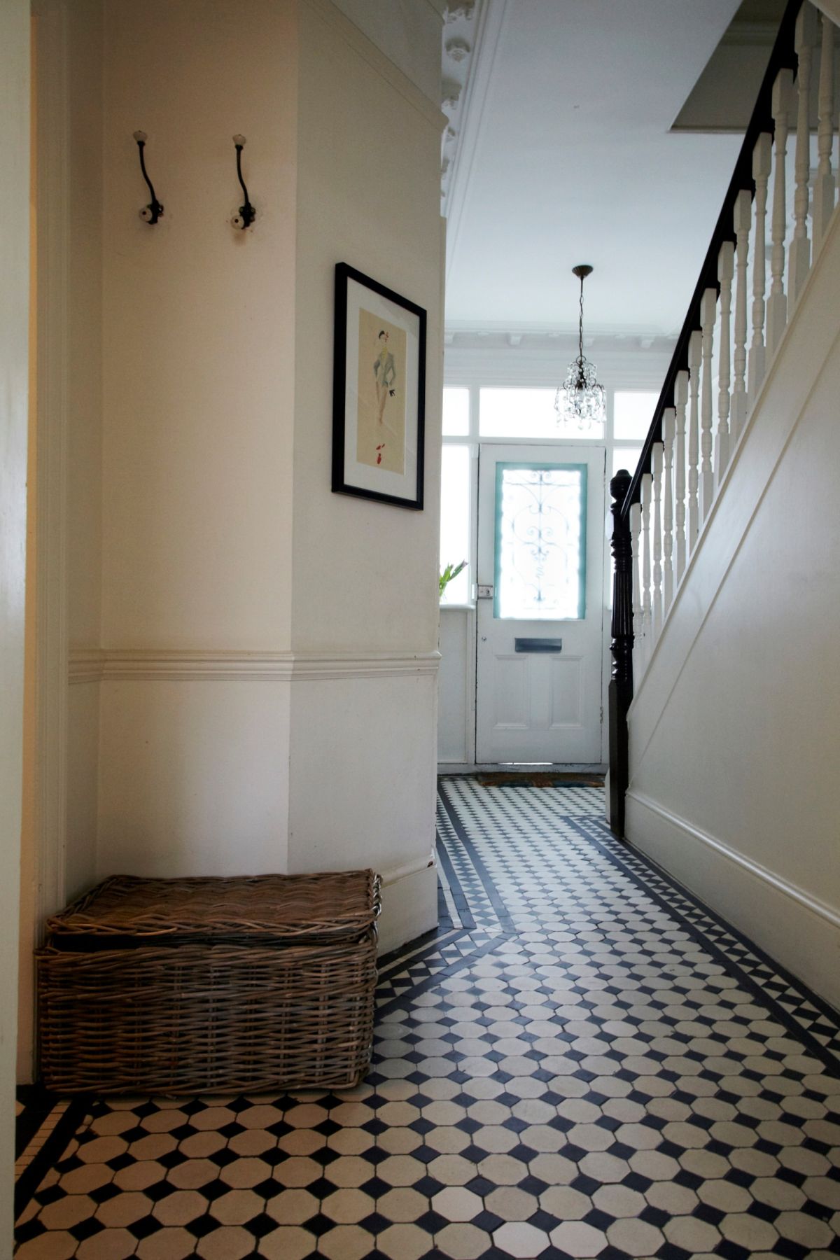 Small checkered tile floor foyer design