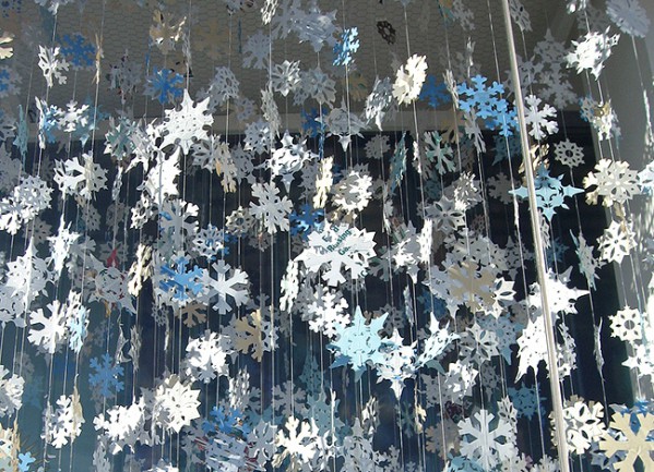 Дождь из снежинок для украшения потолка для Нового года