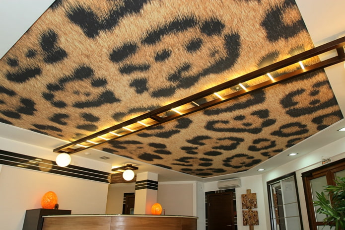 леопардовый потолок