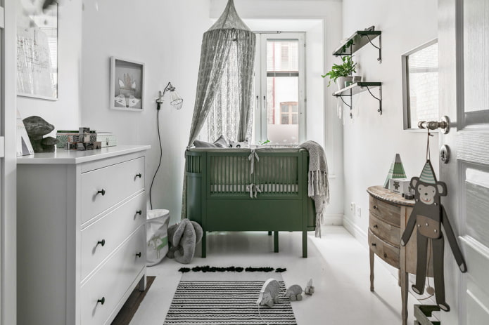 зеленая кроватка для малыша в интерьере