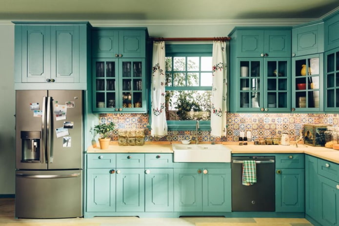 кухня бирюзового цвета в стиле прованс