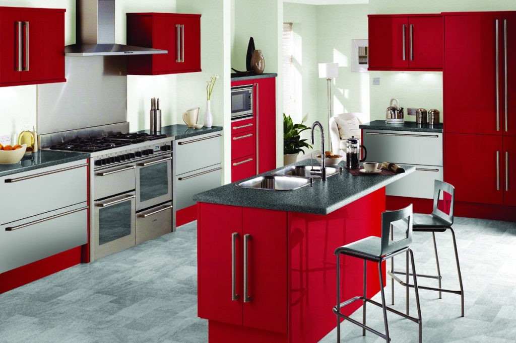 Сочетание цветов интерьер кухни красный и серый