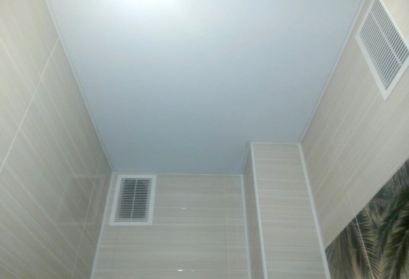 Беленный потолок в туалете хрущевки
