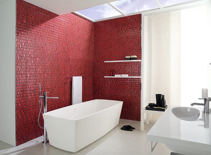 Зонирование ванной комнату с помощью мозаики