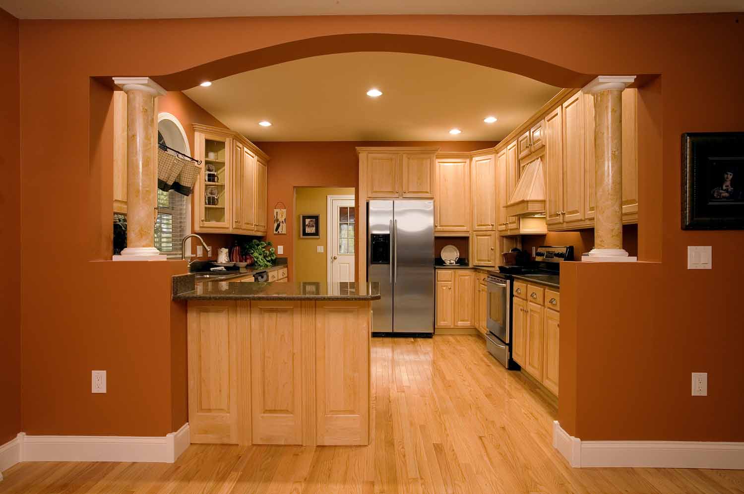дизайн кухни с аркой 