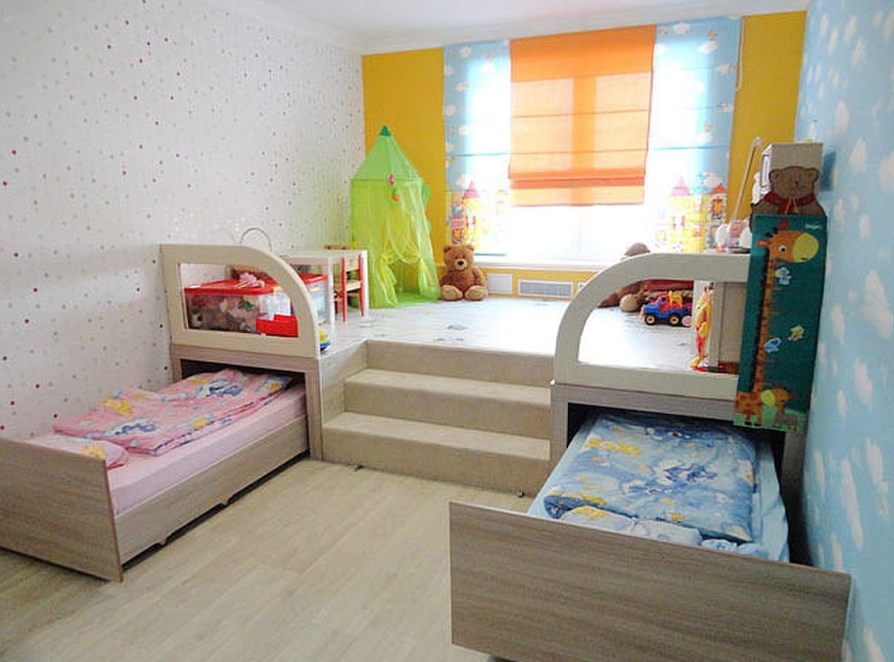 Выдвижные кровати в комнате для девочек