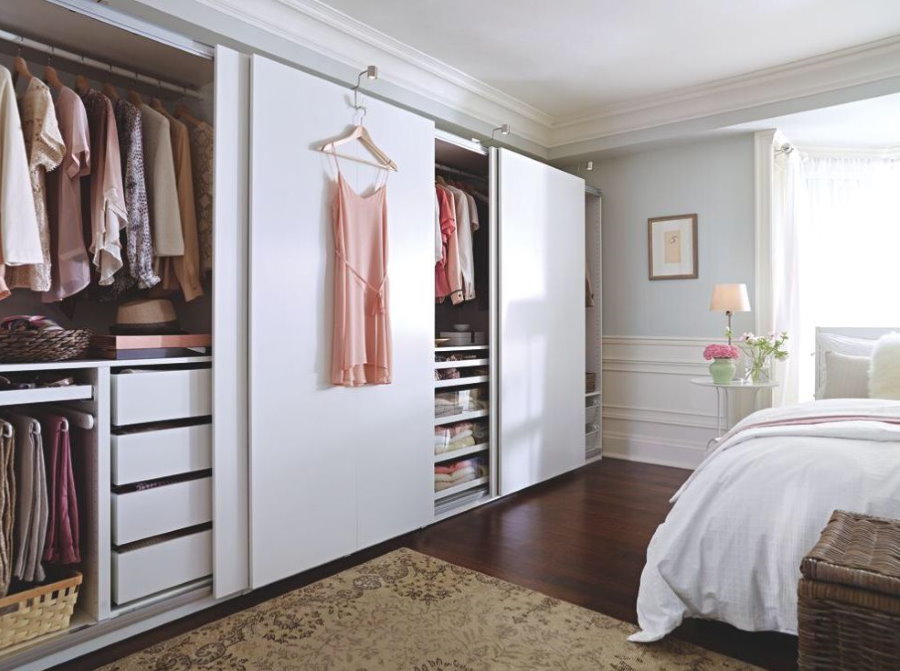 Обустройство гардероба в спальне площадью 18 кв метров