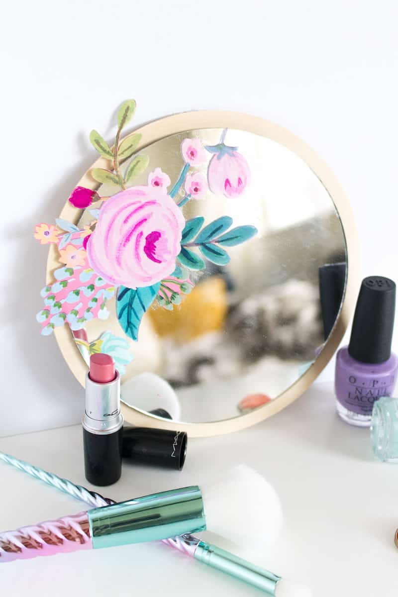 how to decorate a mirror
