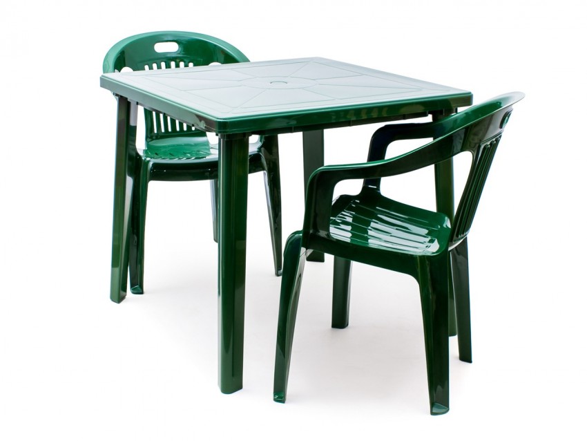 Пластишка стол и стулья