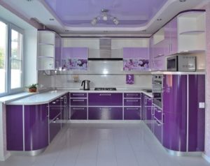 Дизайн кухни с фиолетовым цветом