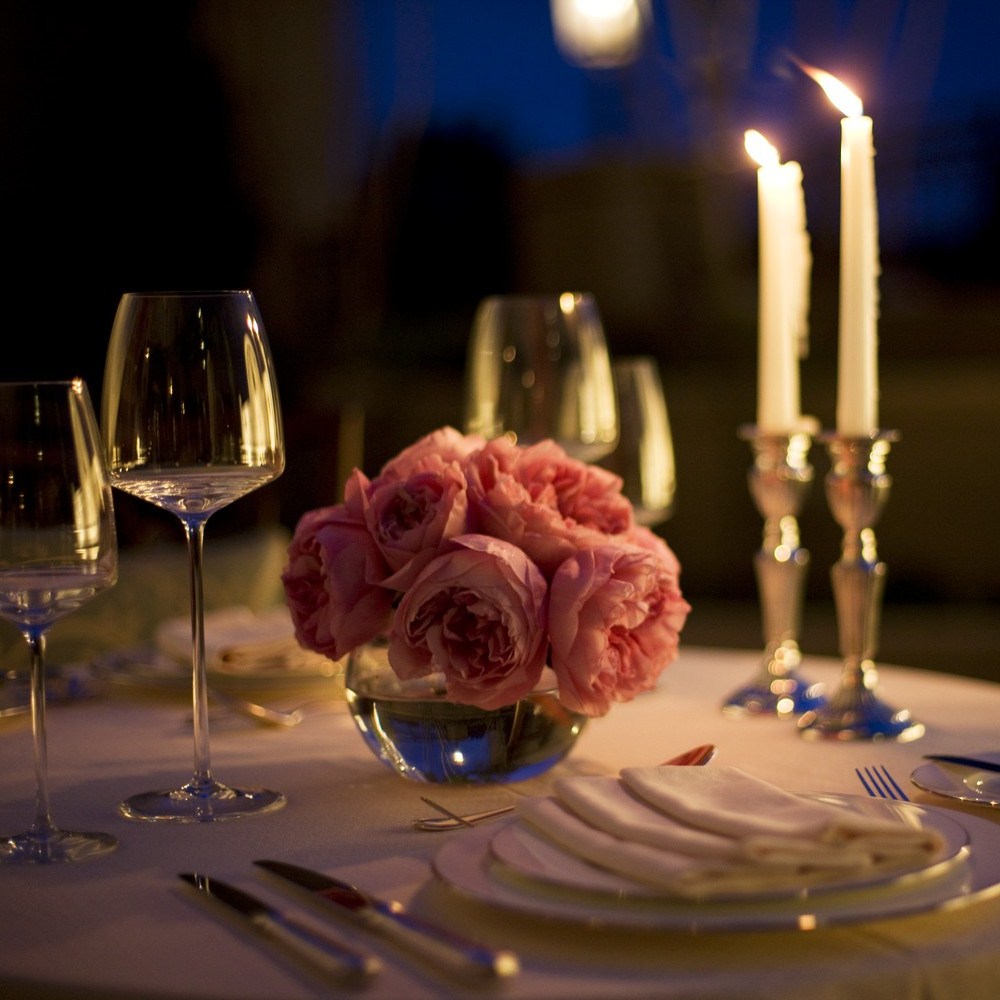 Оформление стола для романтического ужина