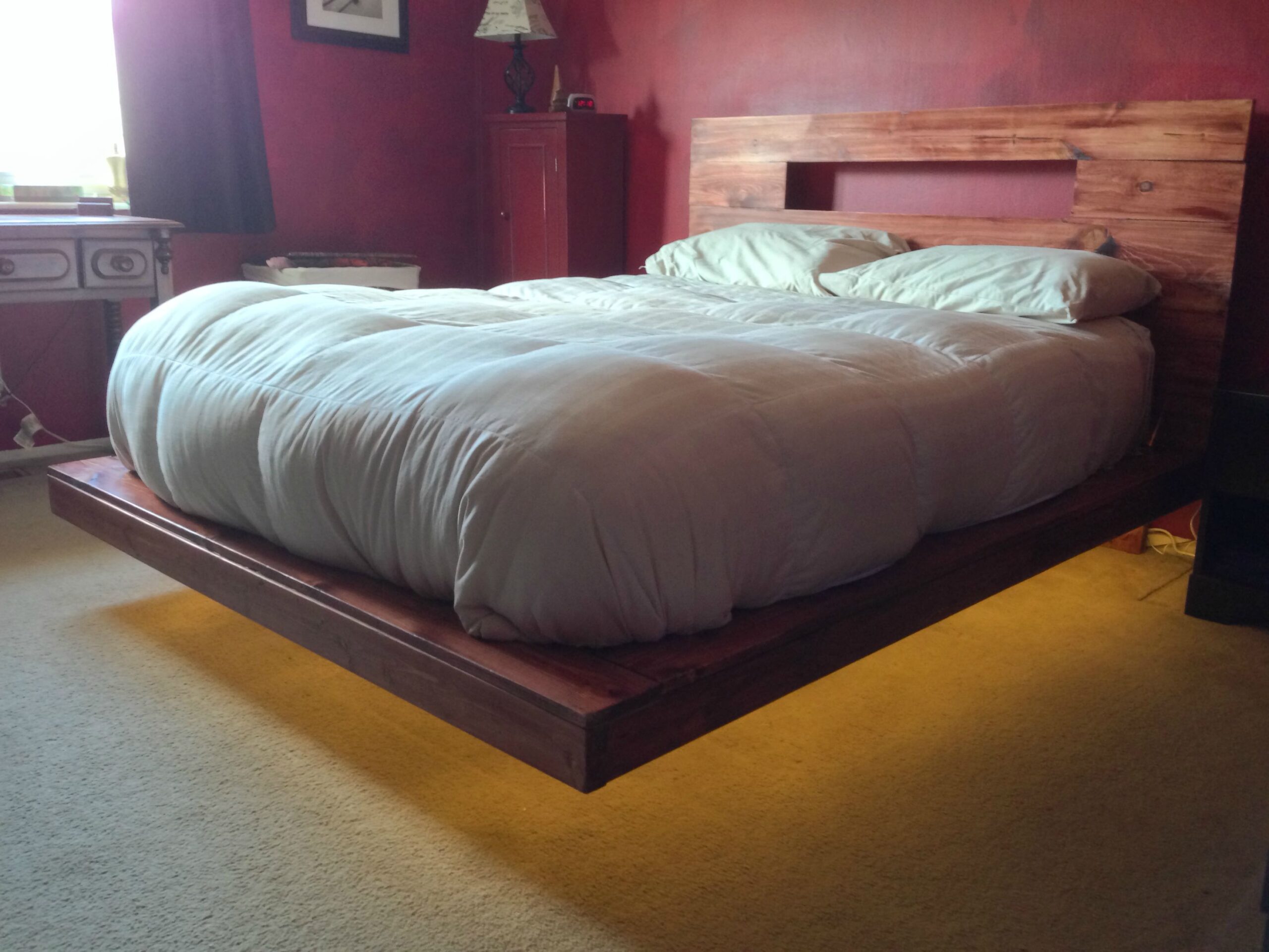 парящую кровать