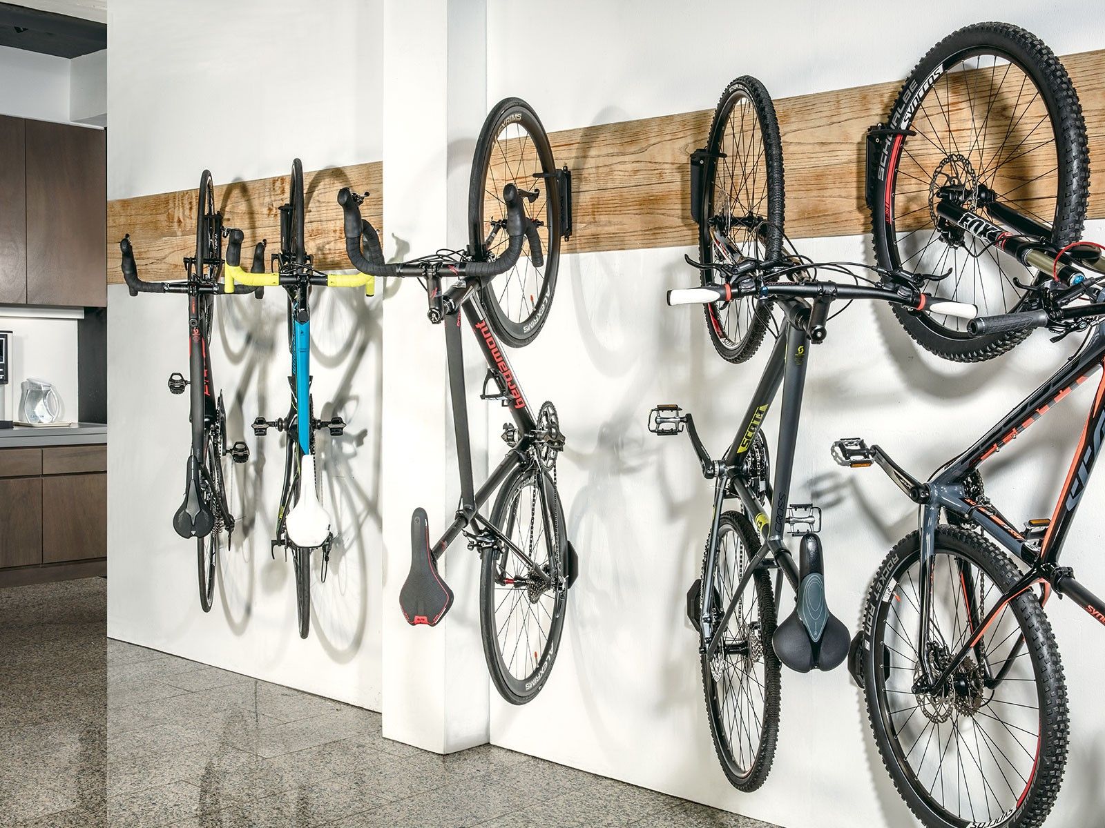 Повесить велосипед на стену своими руками: Как сделать крепление .