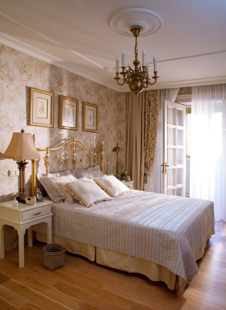 Дизайн спальни в классическом стиле - Отделка потолка
