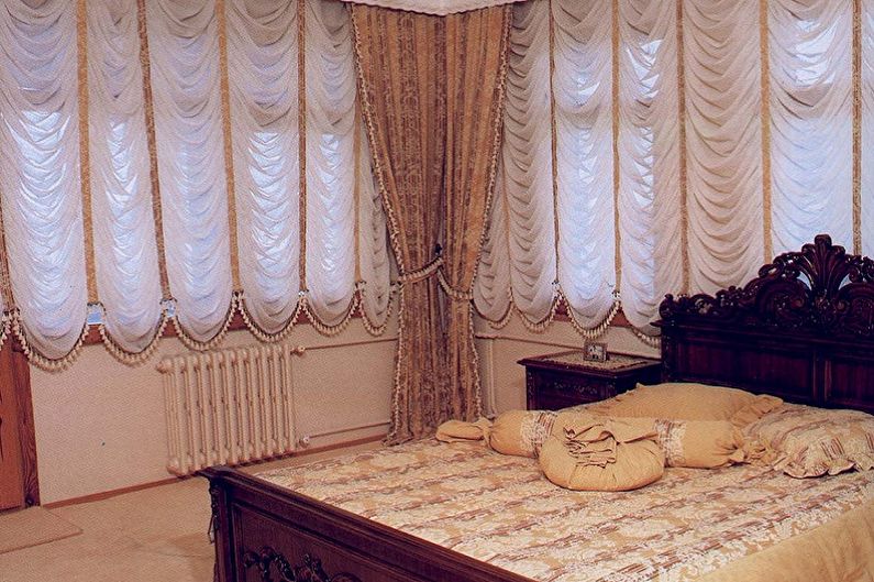 Французские шторы в интерьере спальни