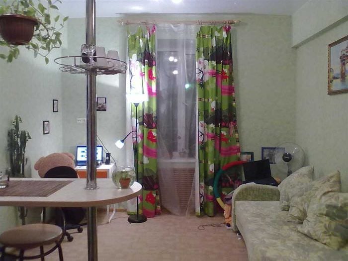 идея красивого стиля небольшой комнаты в общежитии