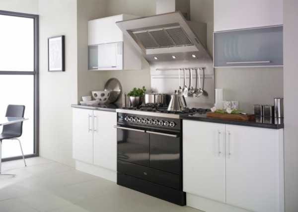 Черно белая мебель для кухни