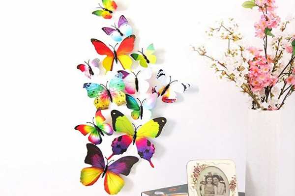 Дизайн на стене из бабочек