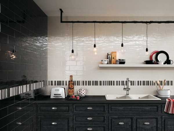 Плитка в интерьере кухни на стене