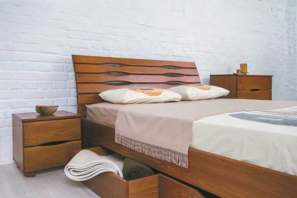 Прикроватные тумбочки ниже кровати