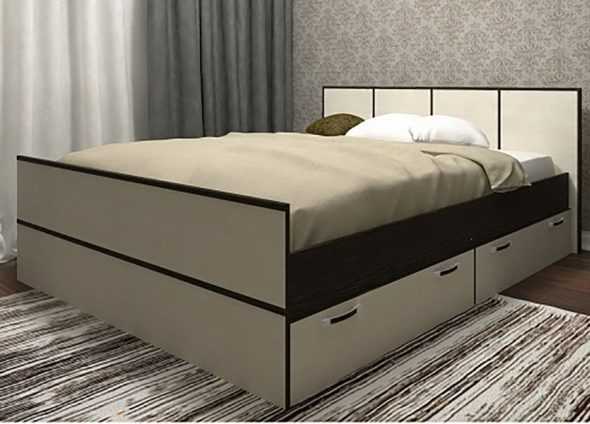 Спальня с двумя шкафами по бокам кровати