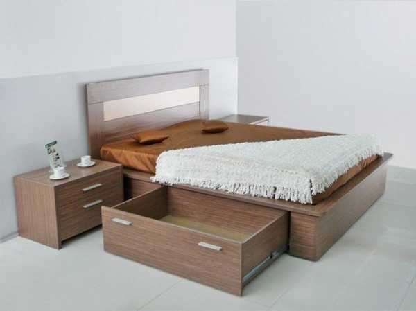 Кровать со шкафами вокруг