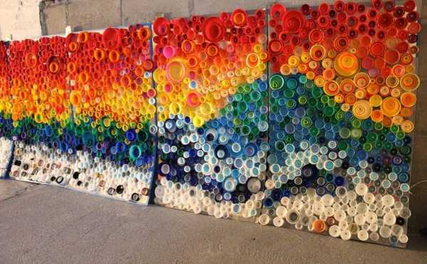 Мозаика из крышек от пластиковых бутылок фото
