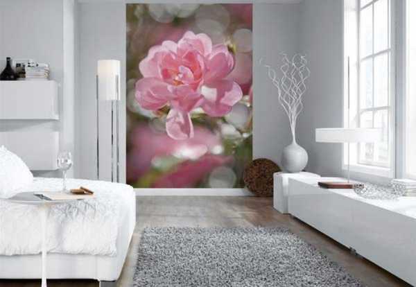 Фотообои тюльпаны в интерьере спальни