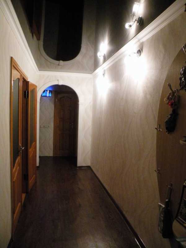 Потолок в коридоре из мдф панелей