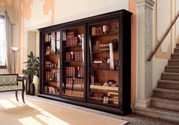 Книжный шкаф в виде домика