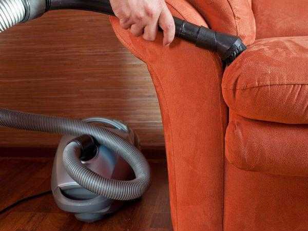 Профессиональные средства для чистки диванов в домашних условиях